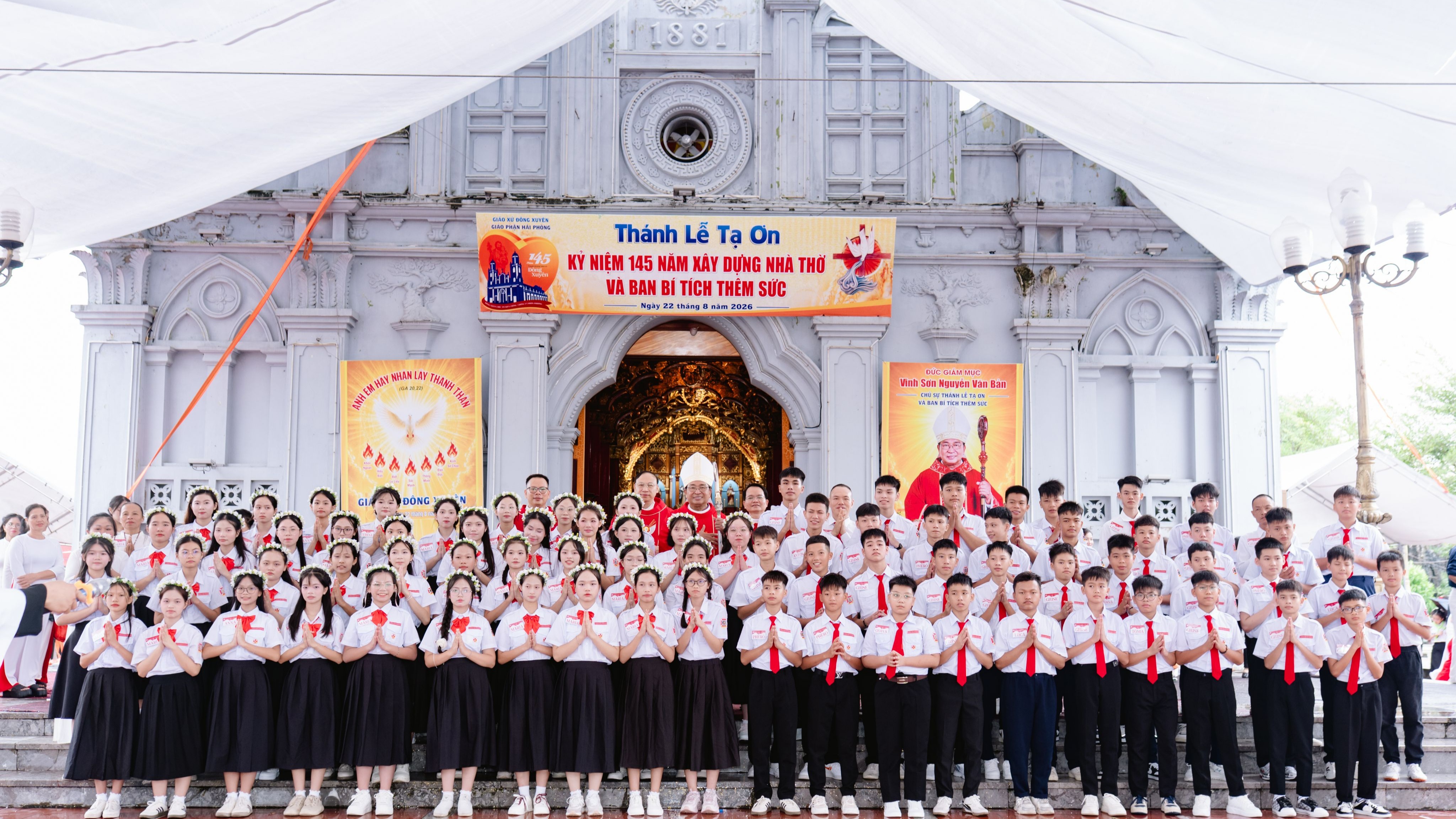 Giáo xứ Đông Xuyên: Thánh Lễ tạ ơn kỷ niệm 145 năm xây dựng Thánh đường và 80 ứng viên lãnh nhận Bí tích Thêm Sức